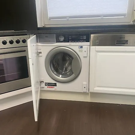 Im Gruenen Am Stadtrand, 50 M2, Eigener Garten Mit Terrasse, Eigener Eingang, Kostenloses Parken سالزبورغ