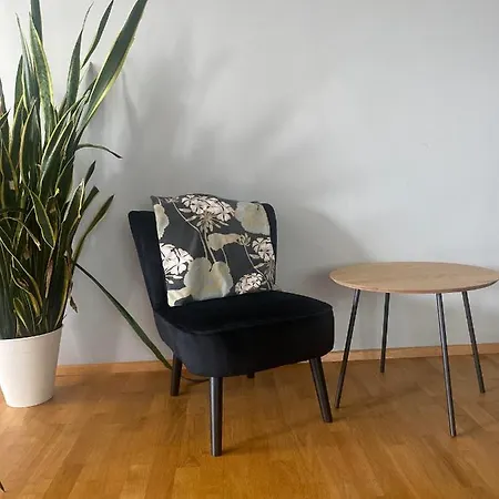 Im Grünen Am Stadtrand, 50 M2, Eigener Garten Mit Terrasse, Eigener Eingang, Kostenloses Parken