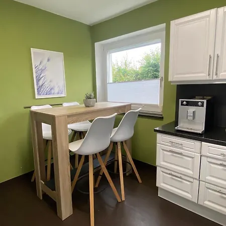 Im Grünen Am Stadtrand, 50 M2, Eigener Garten Mit Terrasse, Eigener Eingang, Kostenloses Parken Apartamento Salzburgo