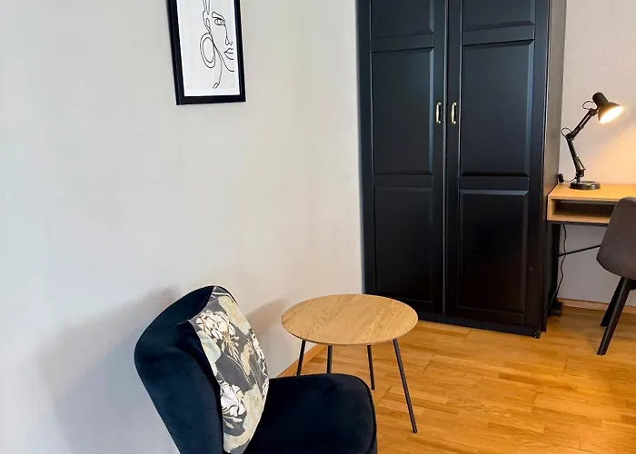 Grüne Stadtoase: Gartenwohnung Mit Parkplatz