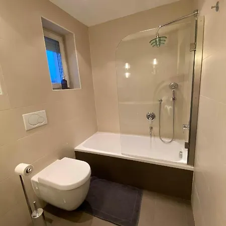 Im Gruenen Am Stadtrand, 50 M2, Eigener Garten Mit Terrasse, Eigener Eingang, Kostenloses Parken Solnohrad